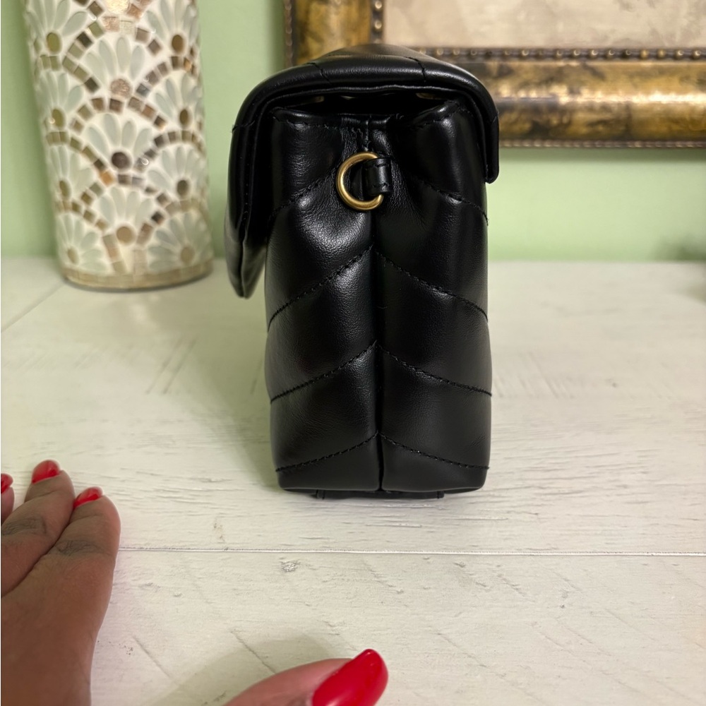 Saint Laurent YSL Toy LouLou in black w/ gold hardware and adjustable strap - Picture 4 of 14